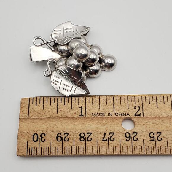 Vintage 925 Taxco Mexico Sterling Silver Grapes Brooch / Pendant - Picture 7 of 8